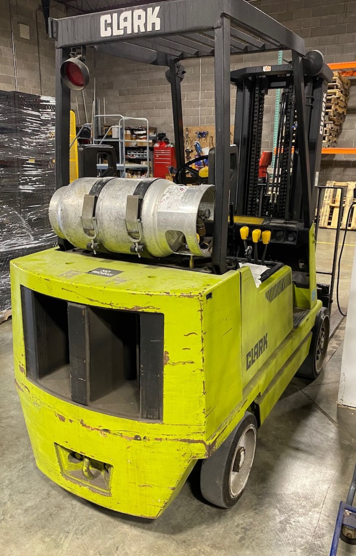 Clark propane forklift - Image 7 of 7