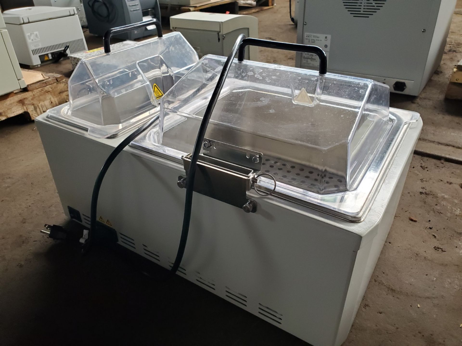 Fisher Scientific Dual Water Bath, model FSGPD 15D, 5 liter and 10 liter chambers - Image 2 of 4