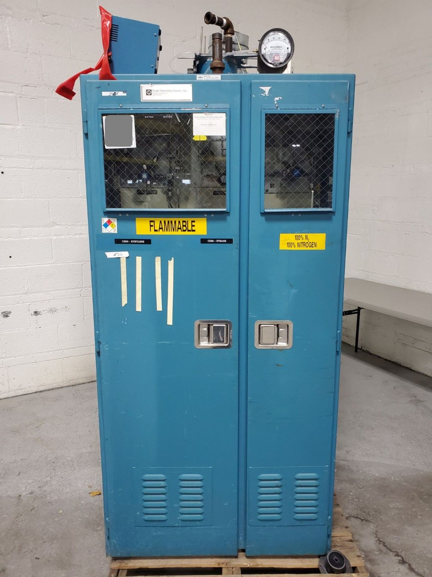 Scott Specialty Gasses Cabinet, Model CELL 2-238-A