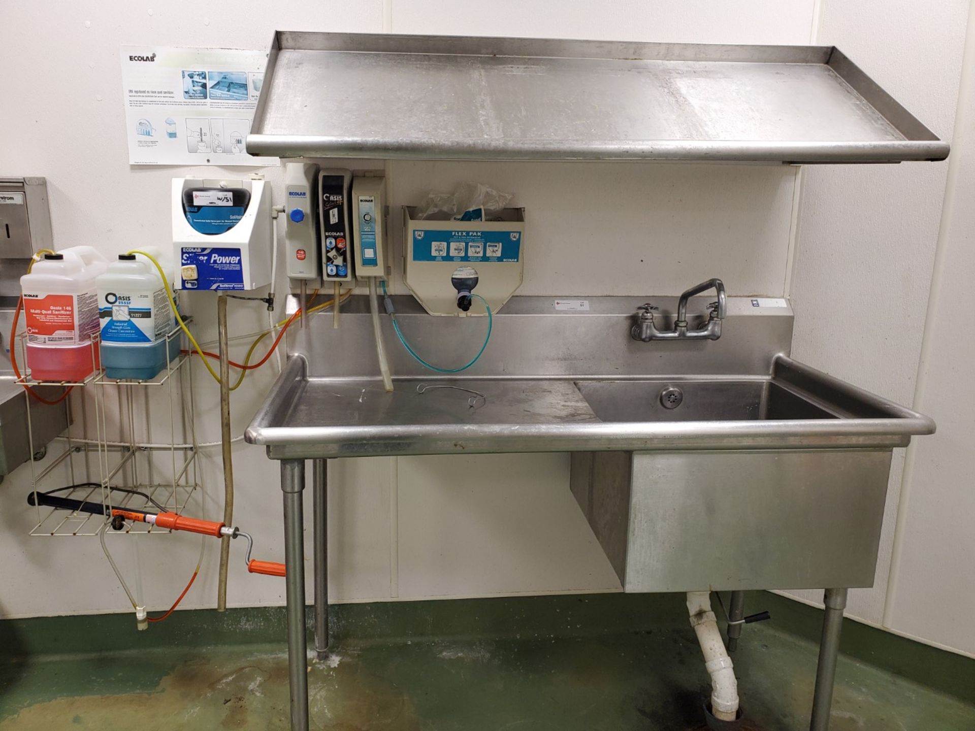Stainless steel wash station