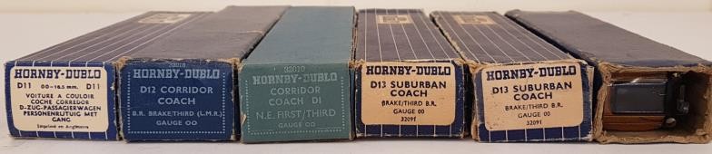 Collection of Six Hornby Dublo OO Gauge Coaches - D11 Passenger Wagon; D12 Corridor Coach B.R. - Bild 2 aus 2