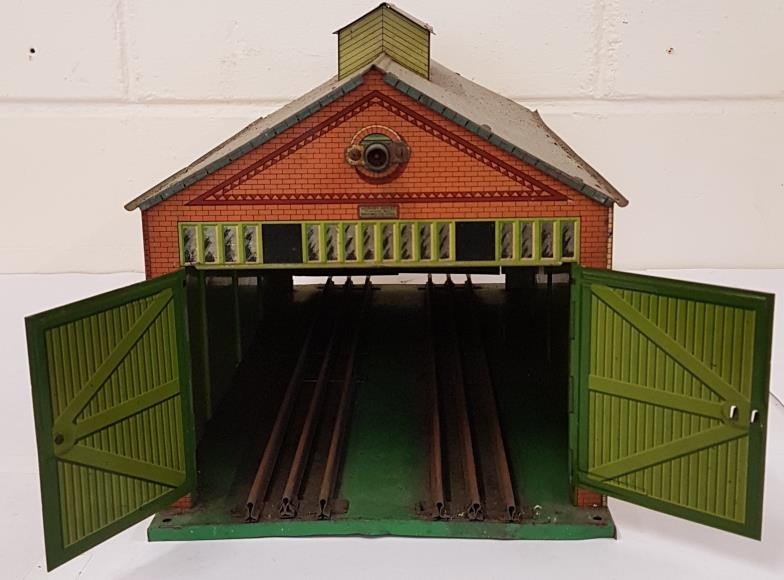 Hornby Engine Shed and Signal - Image 3 of 3