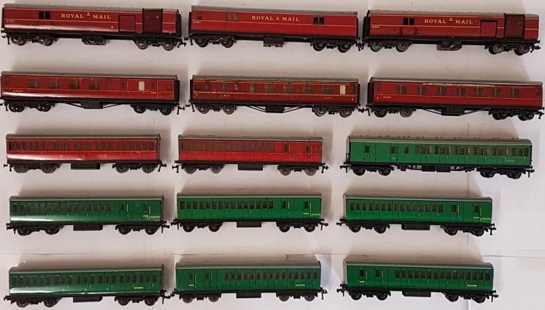 Collection of 15 Hornby Carriages to include Royal Mail, Guard etc.