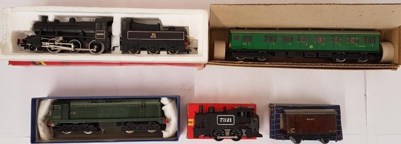 Collection of 5 Hornby OO Gauge Locomotives (2) and Coaches (3) - all boxed