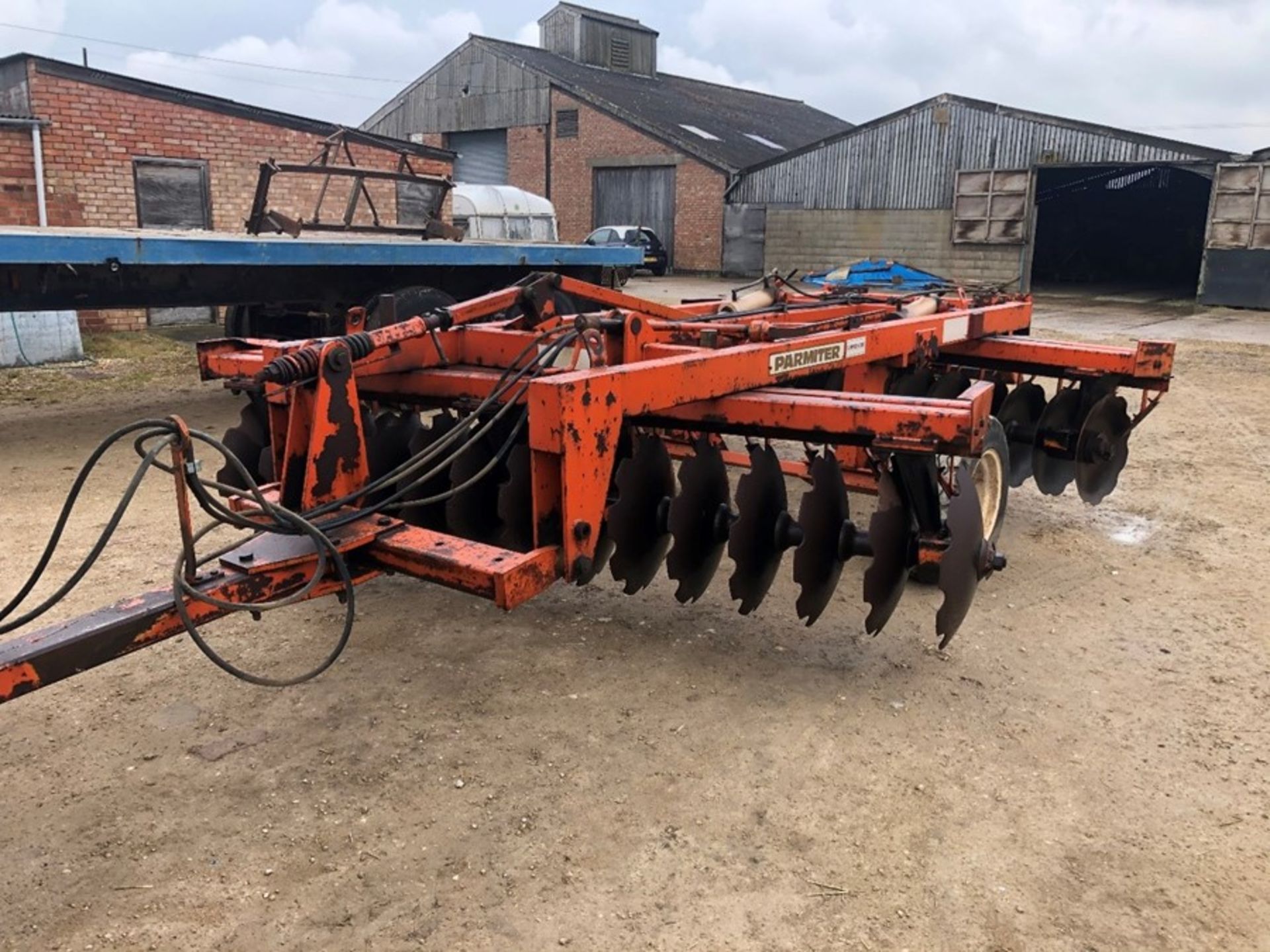 Parmiter 3m disc harrows, hydraulic transport wheels, serial no: DURD2043 - Image 5 of 6