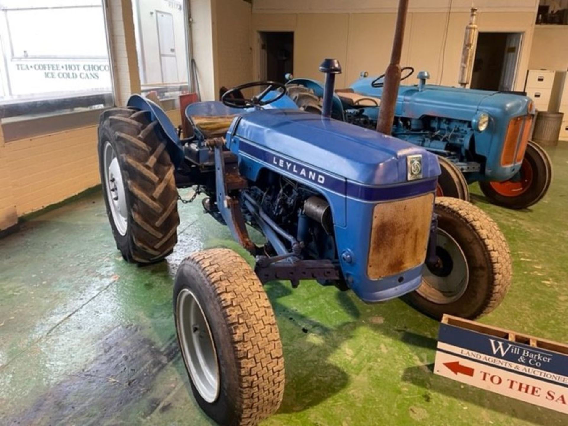 Leyland Nuffield 154 diesel, 866 hrs, SN 54D/301637/ -7129 with front loader brackets. 12.4-24 - Image 4 of 5