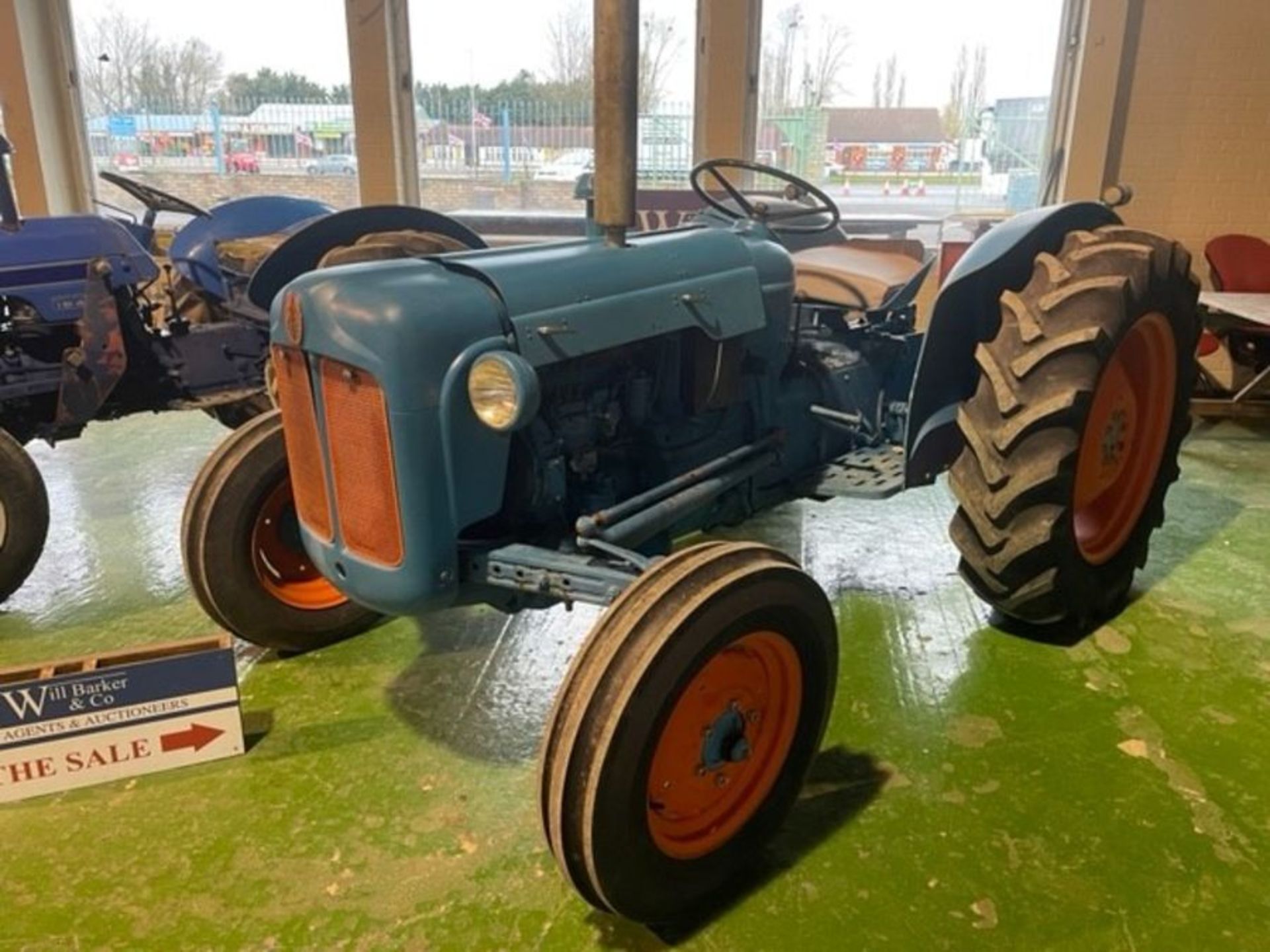 Fordson Dexta, Blue & Orange, new clock, with swinging draw bar. 12.4-28 rear tyres, 6.00-16 front - Image 2 of 4
