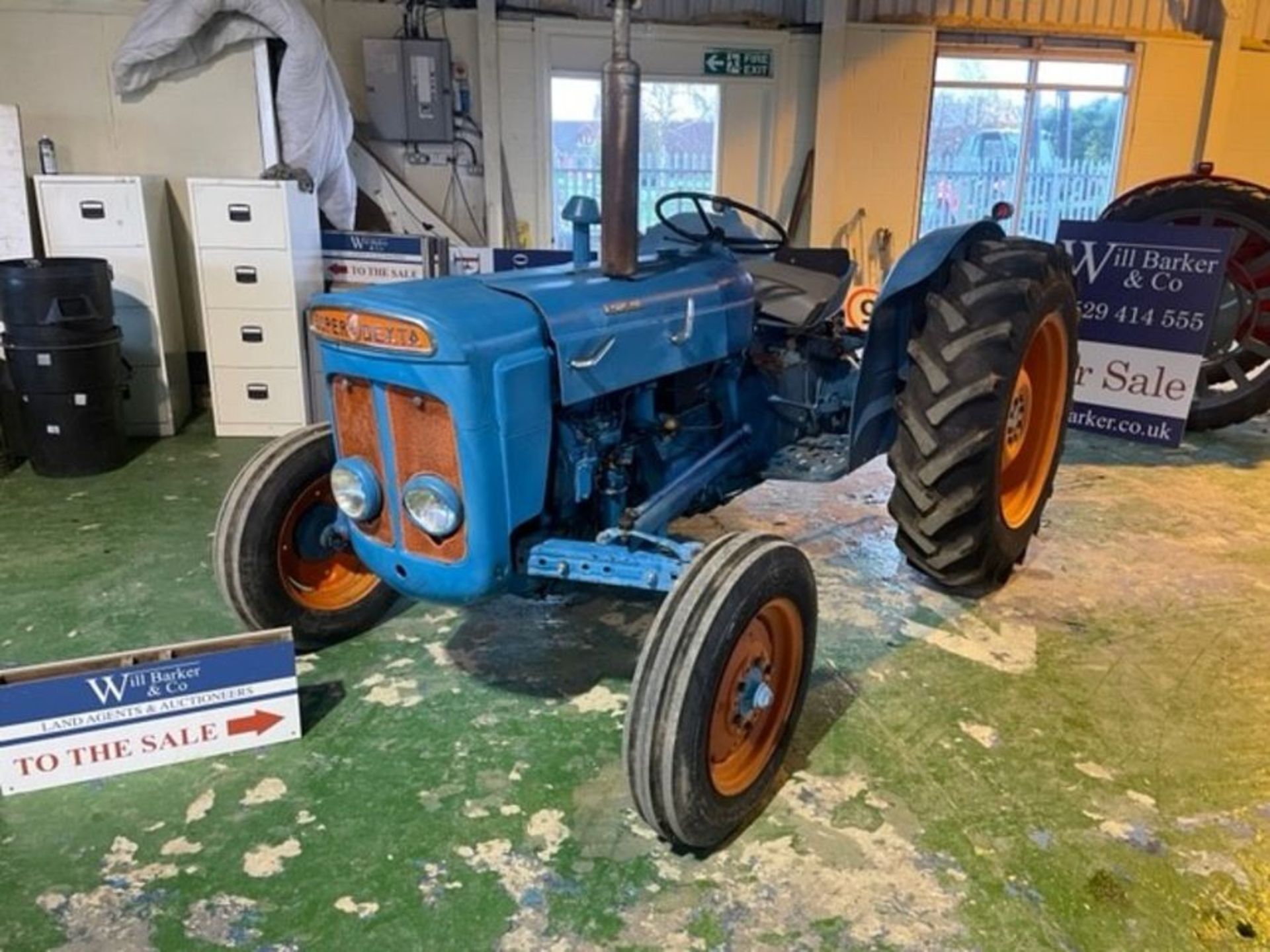 Fordson Super Dexta, Blue & Orange, new clock, no pick-up hitch. 12.4-28 rear tyres, 6.00-16 front - Image 3 of 5