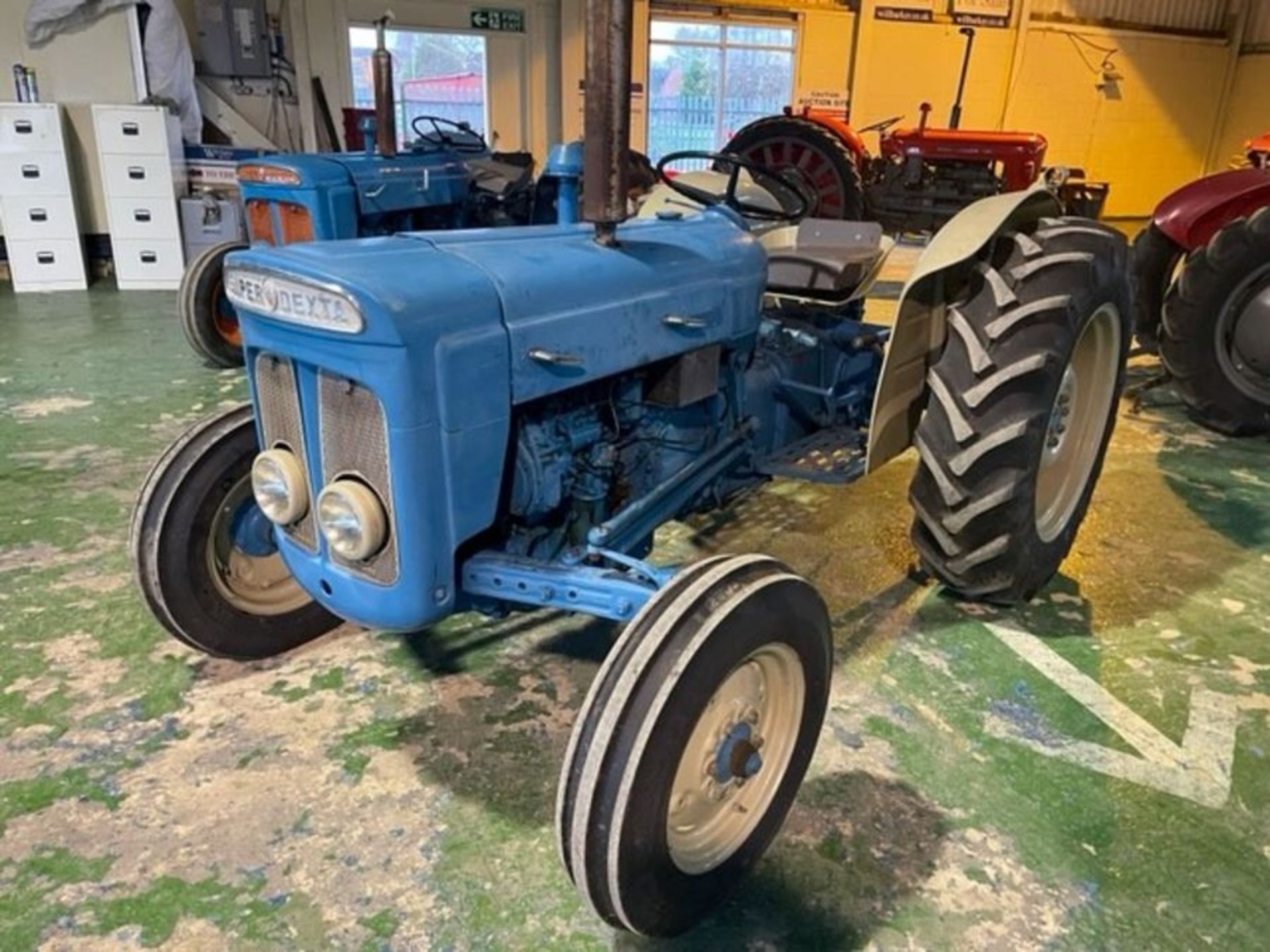 Fordson Super Dexta, Blue & Grey, new clock, no pick-up hitch. 12.4-28 rear tyres, 6.00-16 front - Image 4 of 5