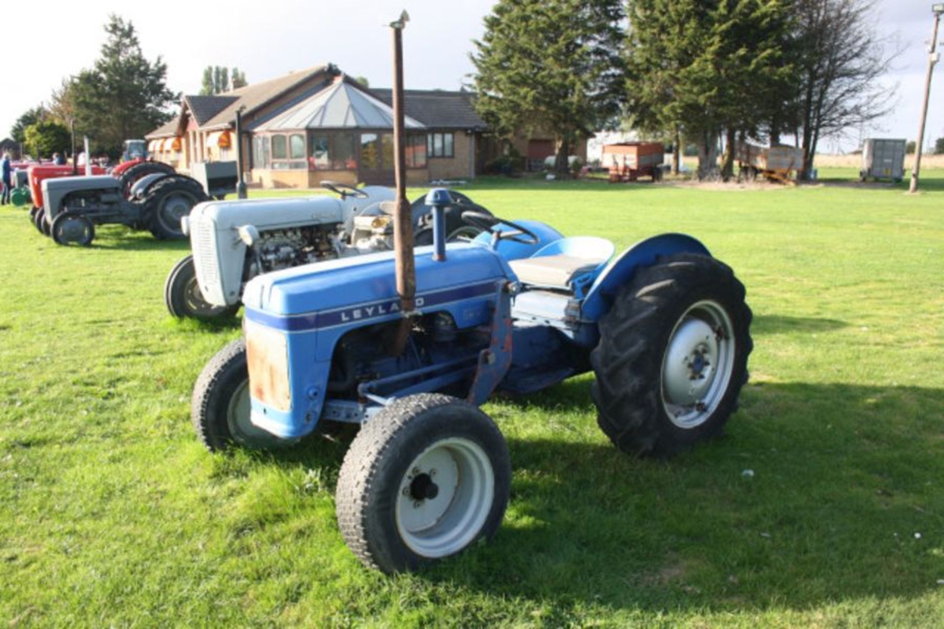 Leyland Nuffield 154 diesel, 866 hrs, SN 54D/301637/ -7129 with front loader brackets. 12.4-24