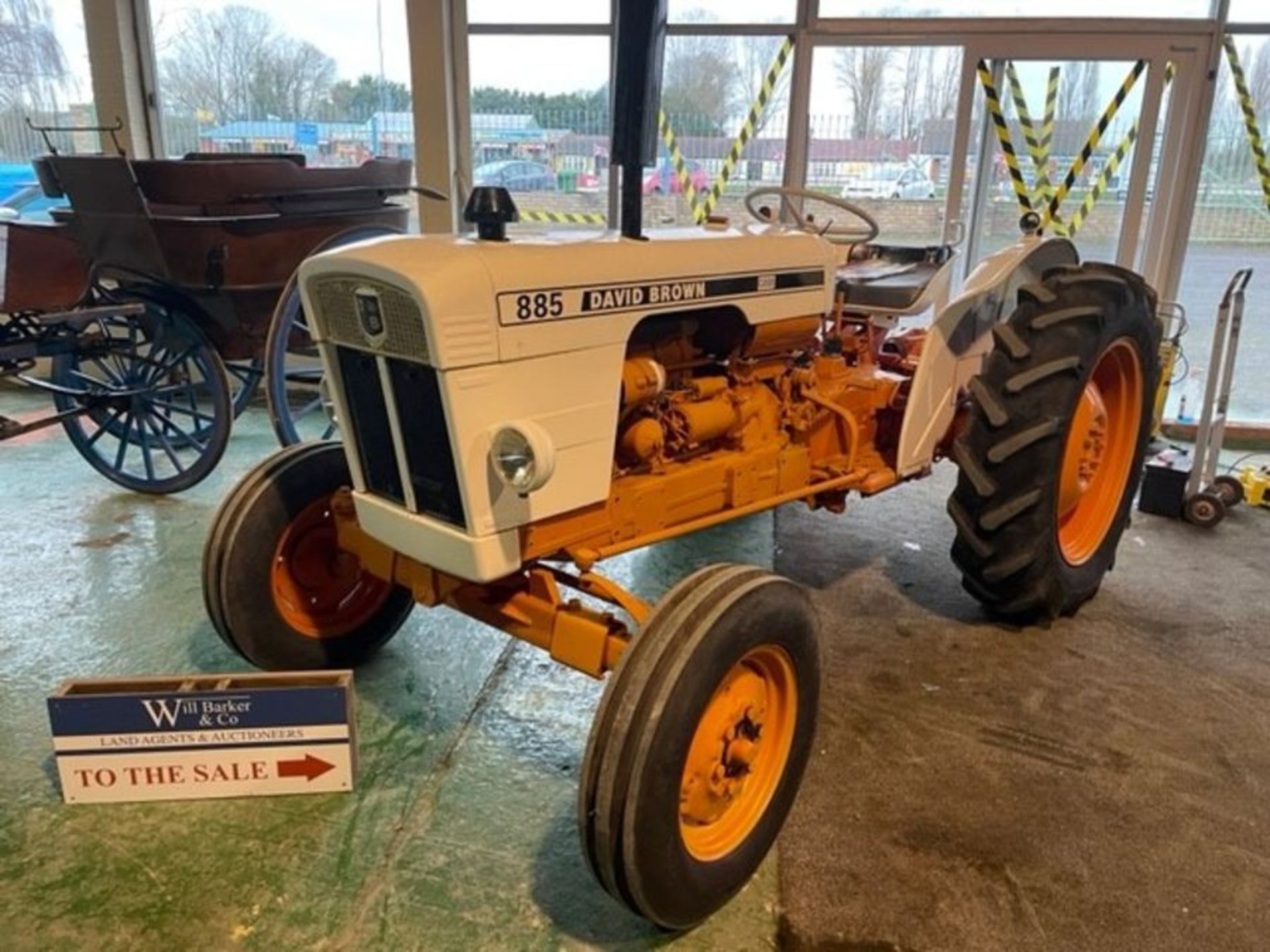 David Brown 885 (1978 or 1979 model) with draw bar, new clock. 12.4-28 rear tyres, 6.00-16 front - Image 3 of 5