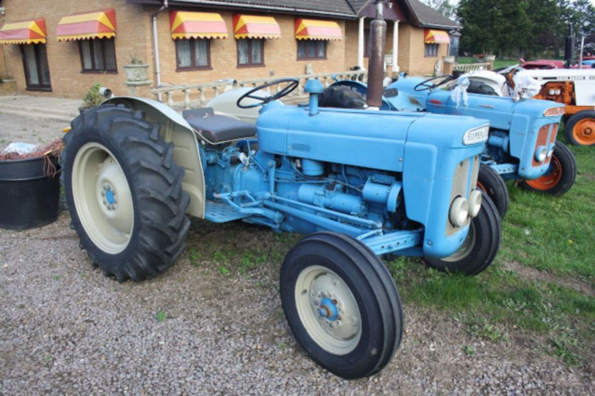 Fordson Super Dexta, Blue & Grey, new clock, no pick-up hitch. 12.4-28 rear tyres, 6.00-16 front - Image 2 of 5