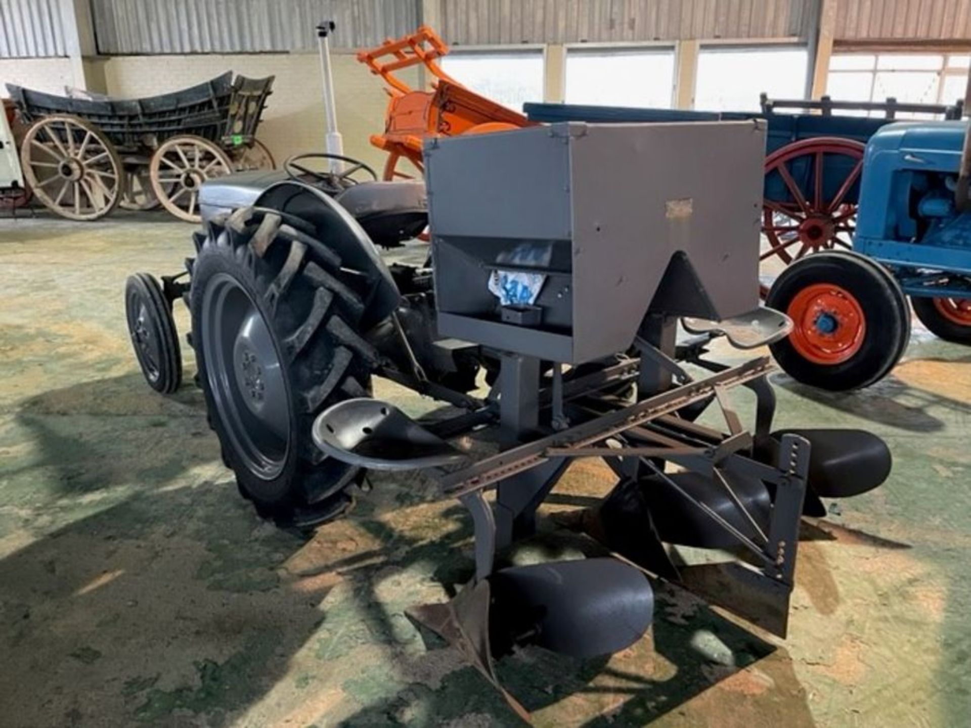 Ferguson TED petrol TVO with Ferguson potato planter. 11.2-28 rear tyres, 4.00-19 front tyres, key - Image 6 of 6