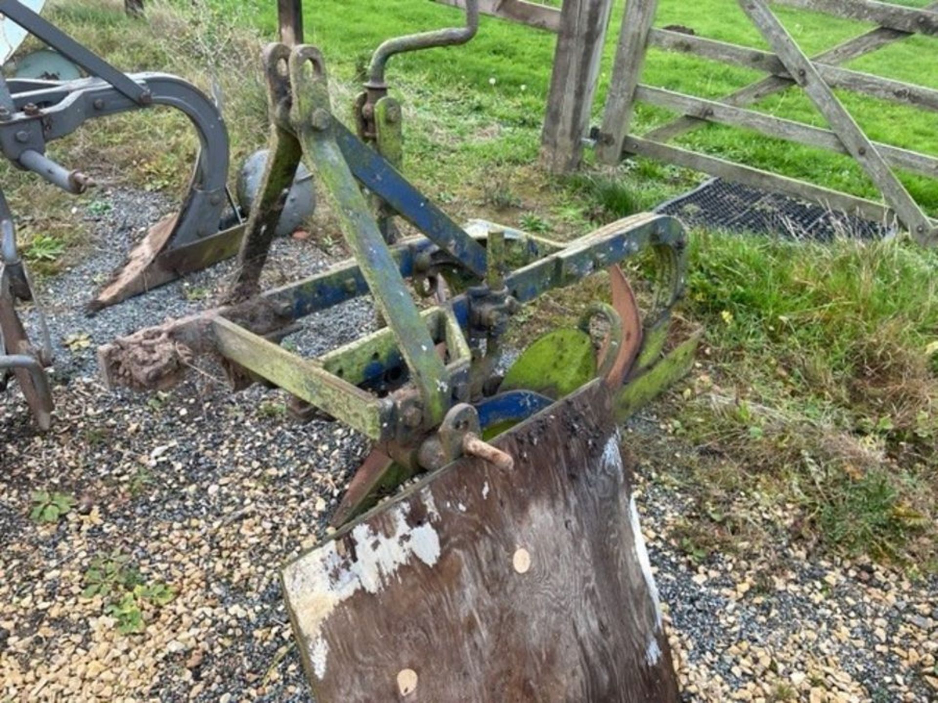 Ferguson 2 furrow plough with disc skeiths - Image 2 of 2