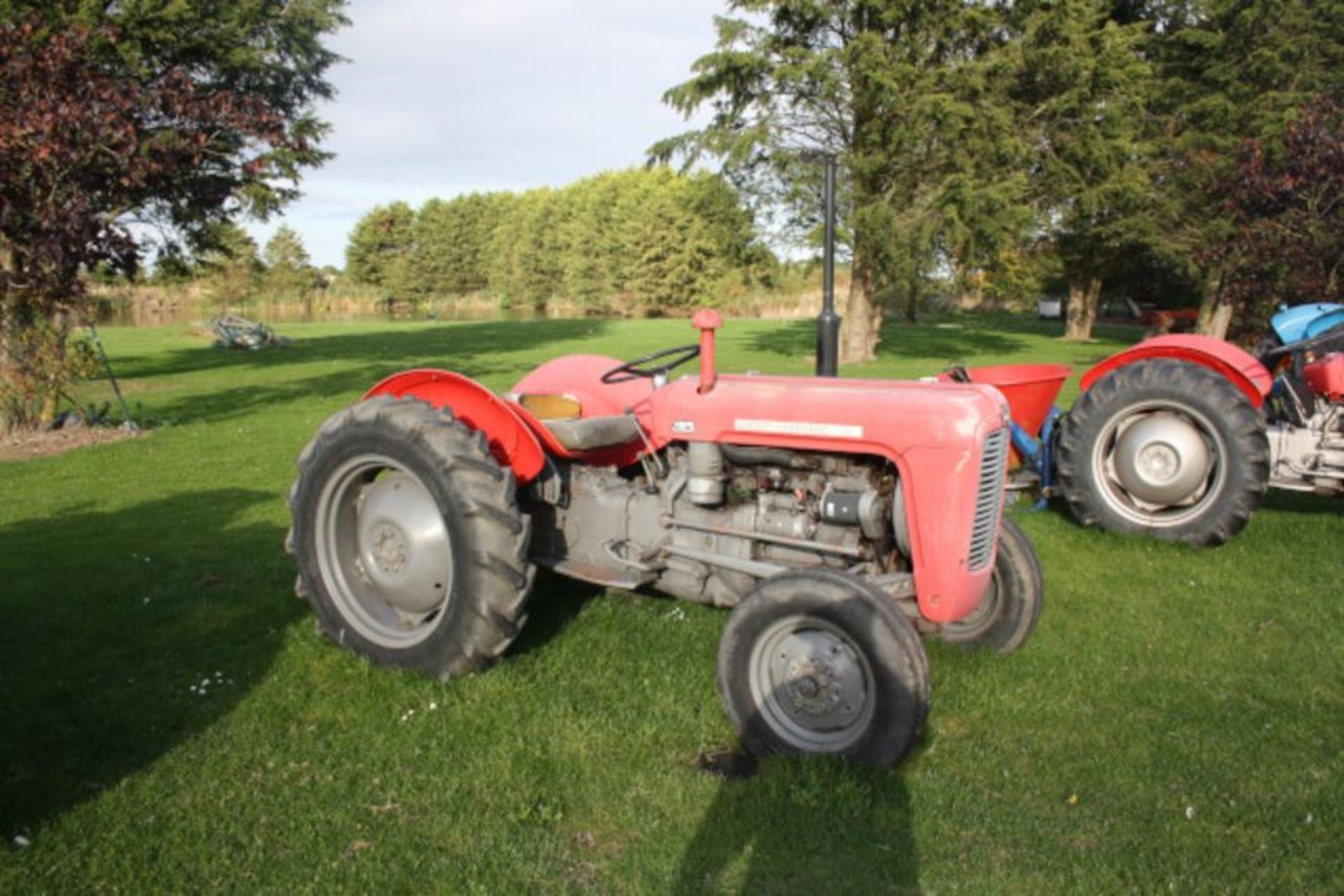 Massey Ferguson 35, 3 cylinder diesel, with pick-up hitch, SN 18247. 12.4-28 rear tyres, 6.00-16 - Image 3 of 6