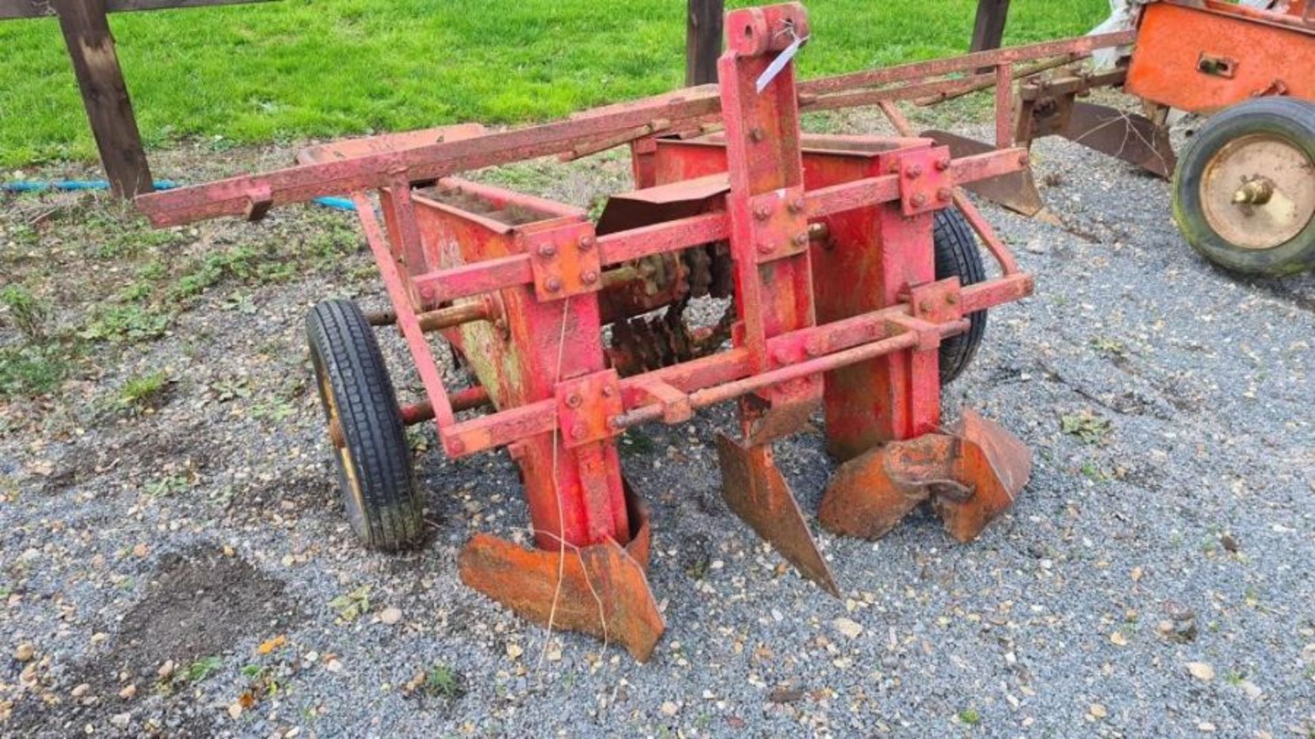 2 row potato planter