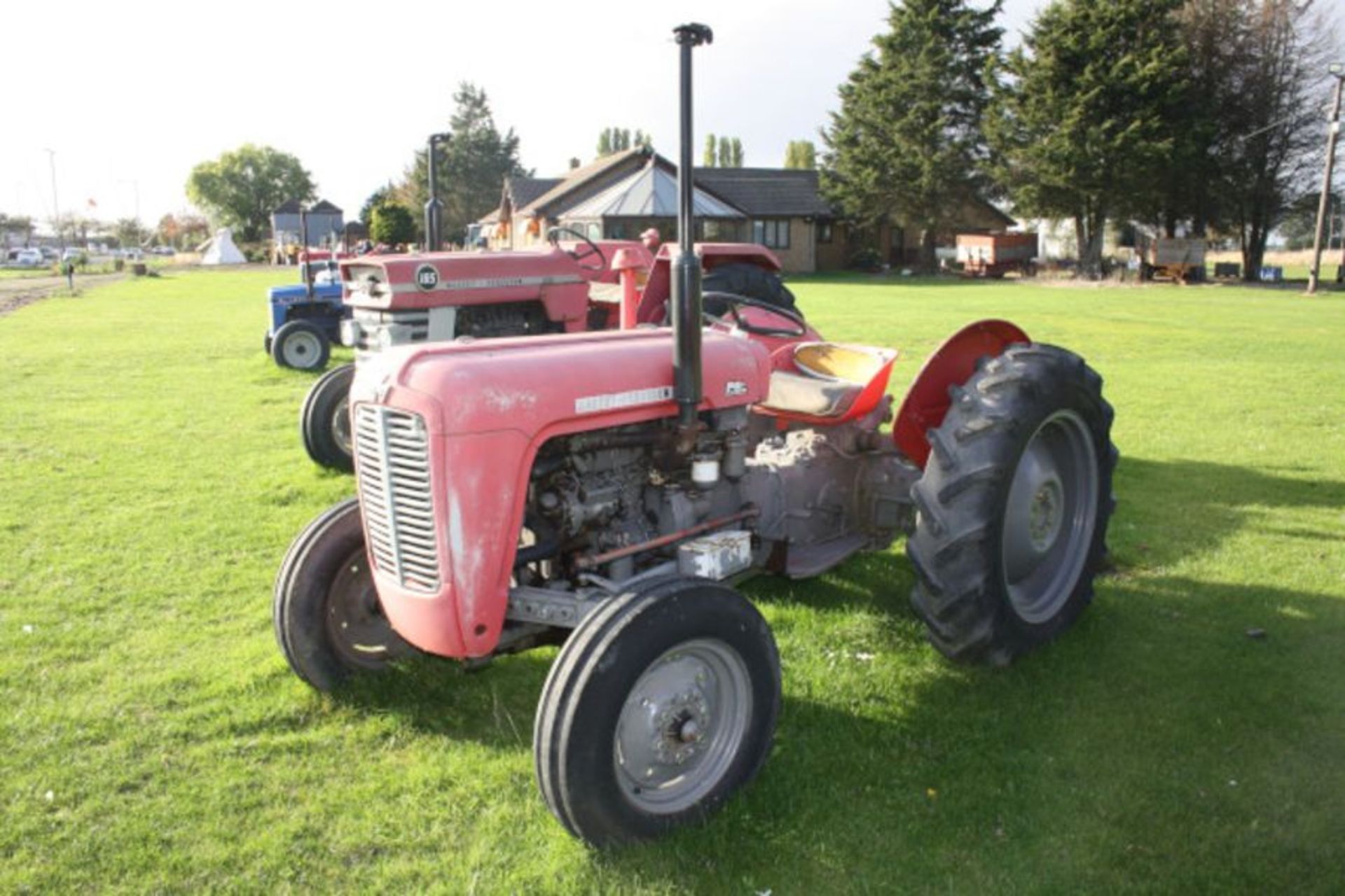 Massey Ferguson 35, 3 cylinder diesel, with pick-up hitch, SN 18247. 12.4-28 rear tyres, 6.00-16 - Image 2 of 6
