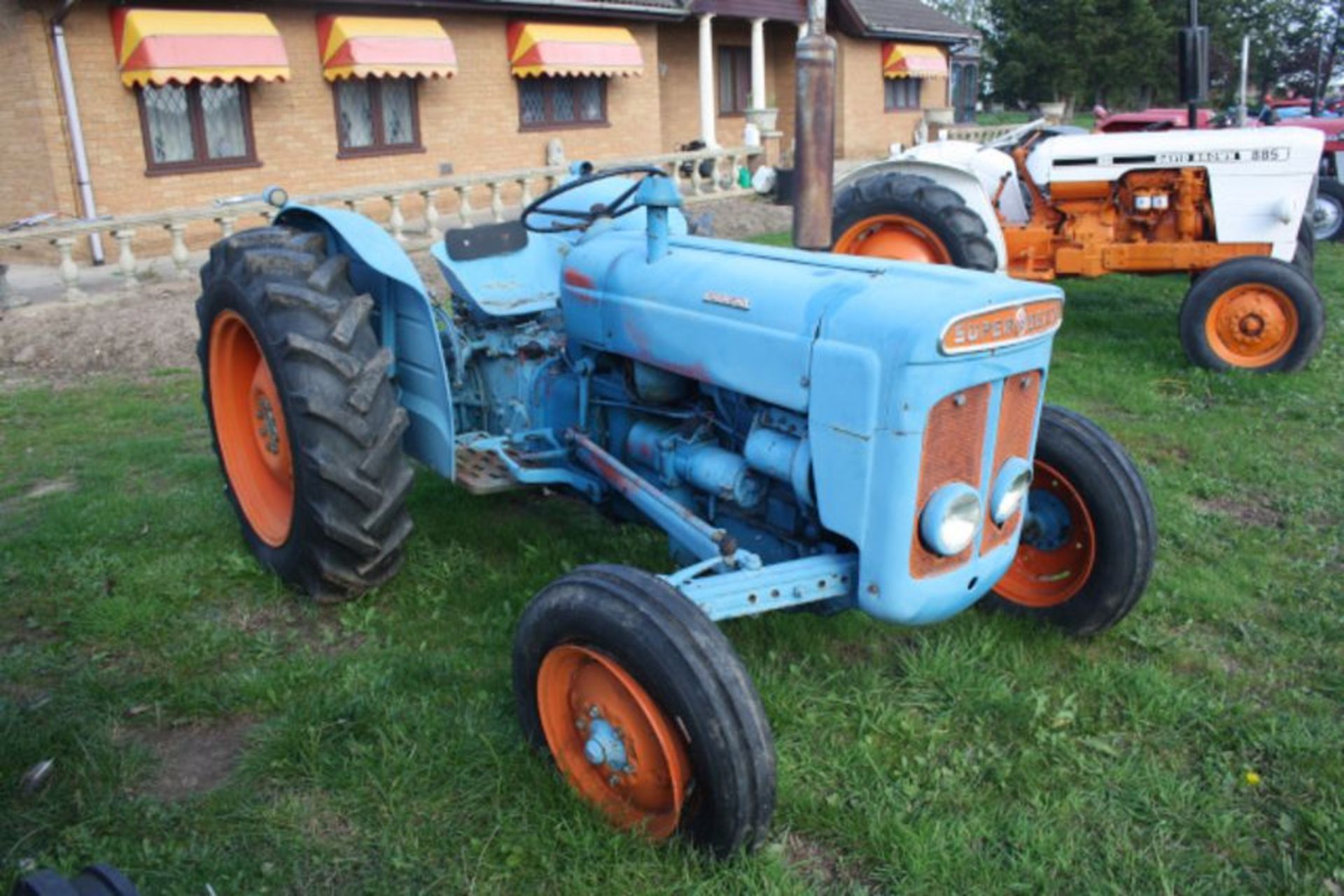 Fordson Super Dexta, Blue & Orange, new clock, no pick-up hitch. 12.4-28 rear tyres, 6.00-16 front - Image 2 of 5