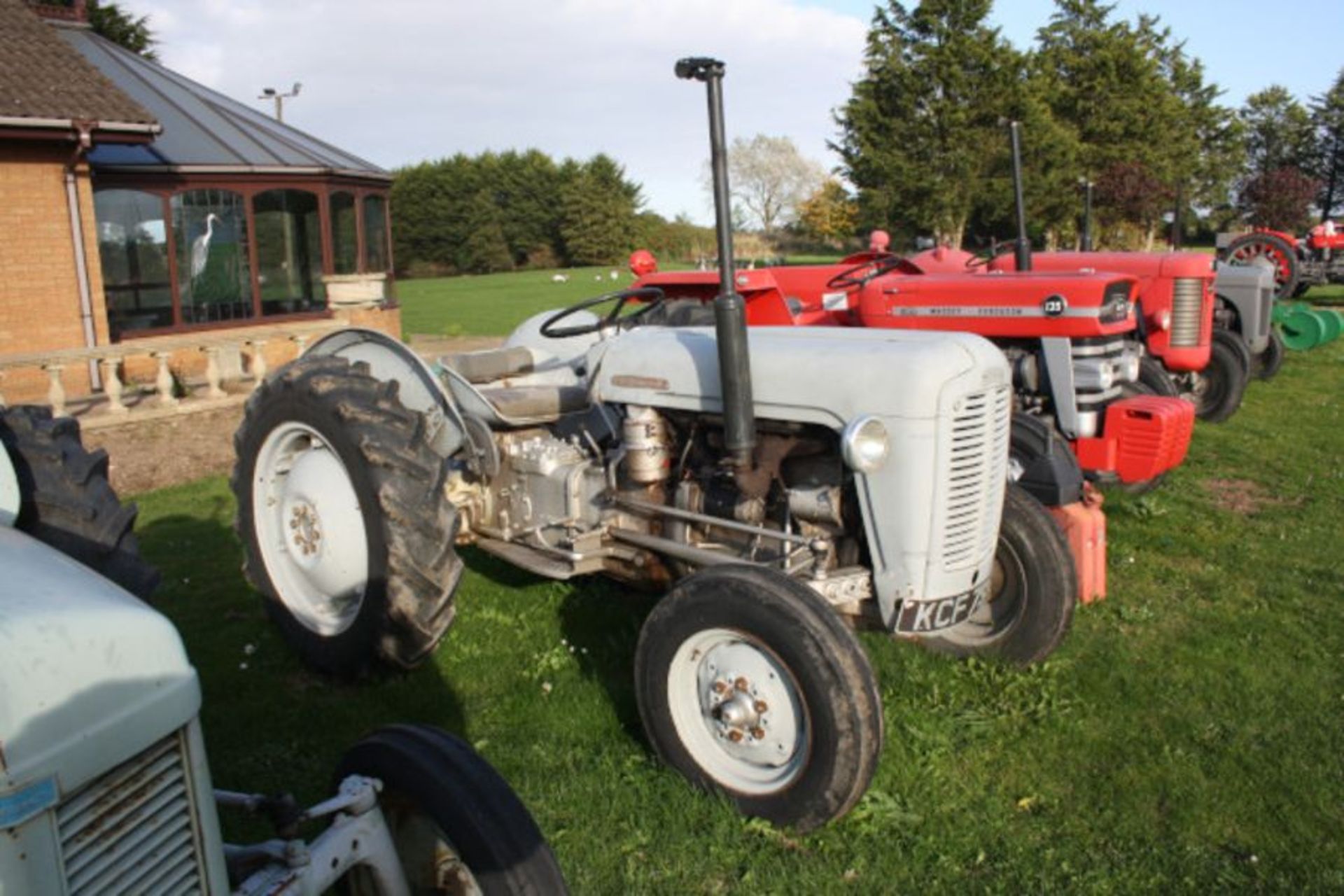 (57) Ferguson FE35 Grey & Gold diesel, Reg KCF 795, 3,404 hrs, 11.2-28 rear tyres, 6.00-16 front - Image 2 of 6