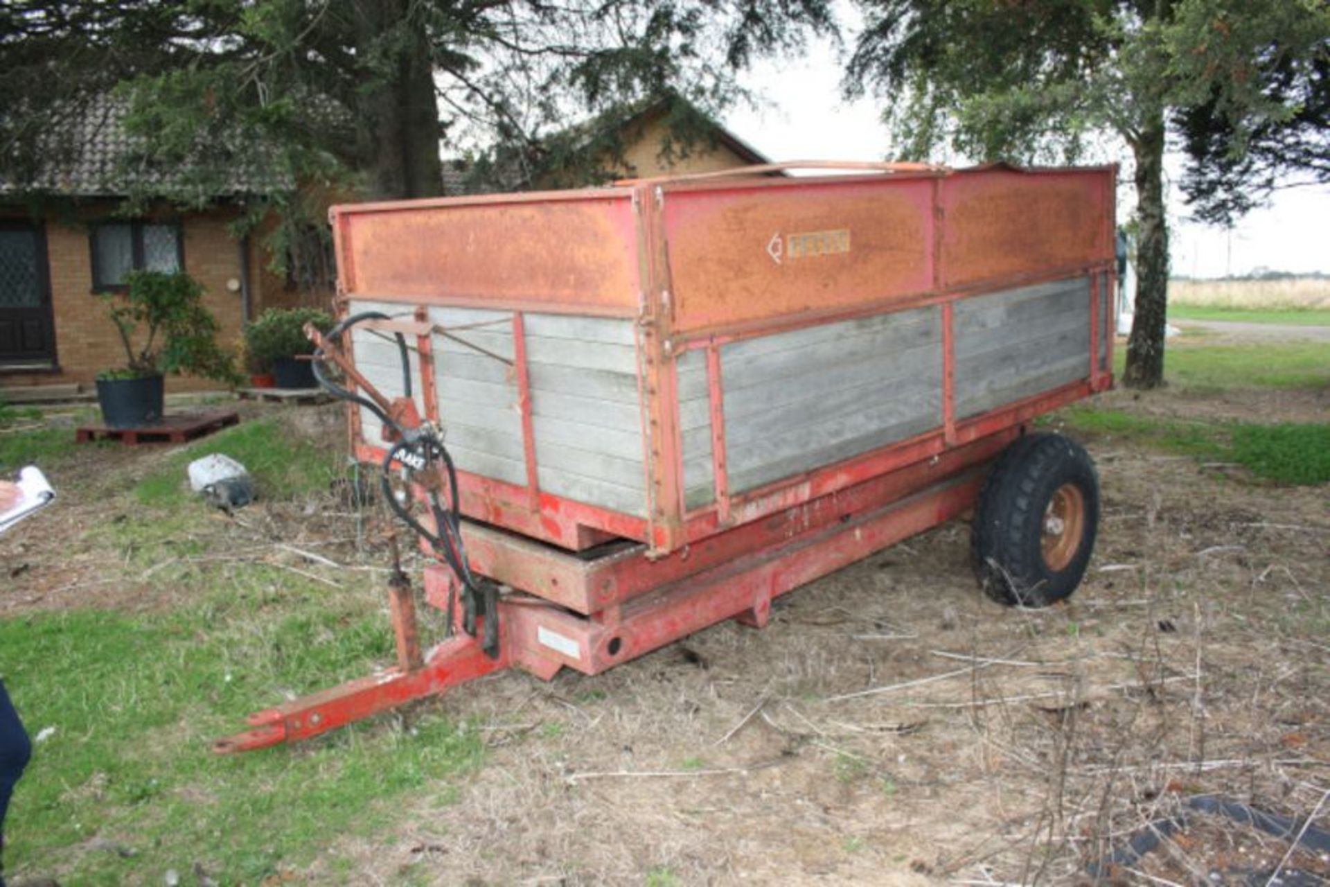 Pettit single axle 5 ton hi-lift tipping cart