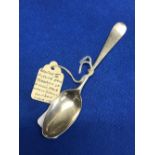 A MID 18TH CENTURY SILVER TEA SPOON WITH DECORATED BACK