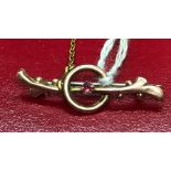 9CT GOLD BAR BROOCH & CHAIN WITH RED STONE