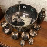 QTY OF SILVER PLATE INCL; GOOD QUALITY MAPIN & WEBB SHEFFIELD PLATE PUNCH BOWL WITH 6 MATCHING CUPS,