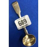 A VICTORIAN SILVER SALT SPOON WITH GILT BACK - LONDON 1840 BY W.E