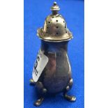 A SILVER PEPPER CASTER ALSO ON POD FEET - CHESTER 1929 BY A.BROS