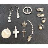 SMALL BOX OF WHITE METAL COSTUME JEWELLERY