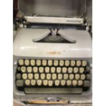 TYPEWRITER ADLER - MODEL PRIMUS