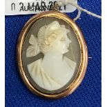 A CARVED CAMEO (CRACKED) BROOCH IN 9CT MOUNT