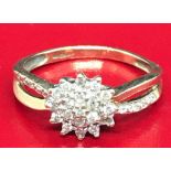 9ct DIAMOND CLUSTER RING, SIZE 'O'