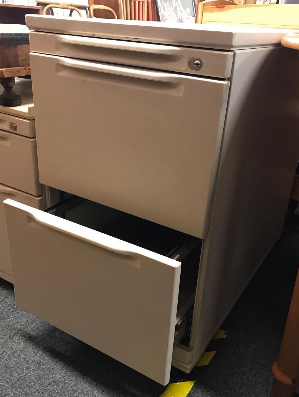 METAL FILING CABINET WITH 2 DEEP DRAWERS AND ORGANISING TRAY ABOVE