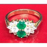 ATTRACTIVE 9CT GREEN STONE CLUSTER RING, SIZE 'O'