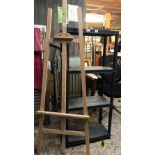 SET OF PLASTIC SHELVES & ARTISTS EASEL