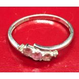 A 5 STONE RING SET WITH 2 ROSE DIAMONDS IN 9CT WHITE GOLD