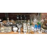 SHELF OF GLASSWARE & METALWARE