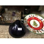 LARGE PORTUGUESE DECORATIVE CHRISTMAS PLATE, STUDIO GLASS VASE & CARTON OF VARIOUS GLASSWARE