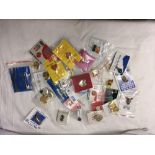 BAG OF VARIOUS PINS & BADGES