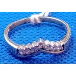 A 9ct 'V' SHAPED CUBIC ZIRCONIA RING