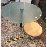 CIRCULAR GLASS & CHROME BREAKFAST TABLE WITH 1 CHAIR