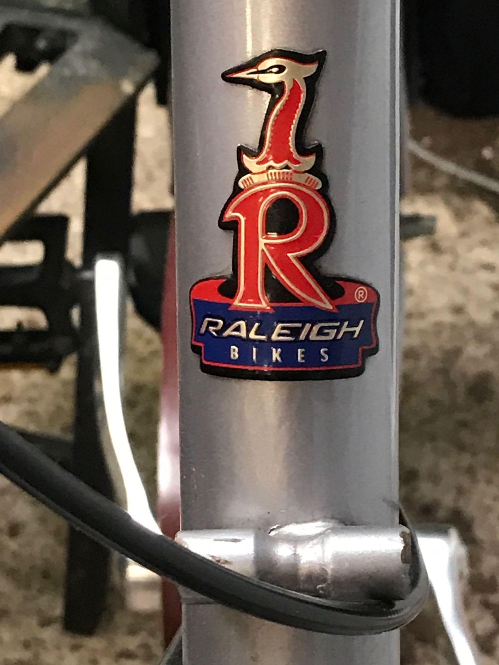 RALEIGH RSW SHOPPER BIKE WITH 3 GEARS & SADDLE BAG - Image 2 of 3