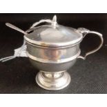 A SILVER MUSTARD POT WITH B.G.L & SILVER SPOON, B'HAM 1920