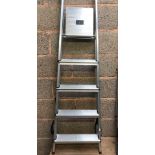 WERNER ALUMINIUM 4 TREAD DECORATORS STEPS