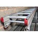 22 RUNG EXTENDING ALUMINIUM LADDER