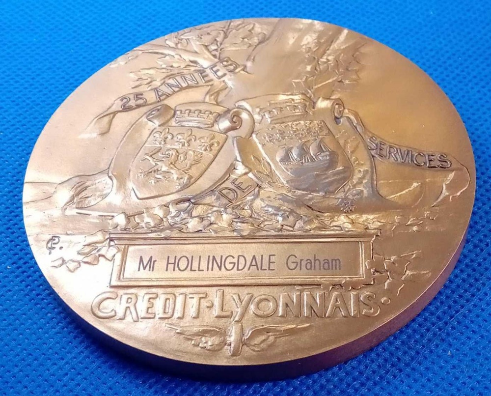 LARGE BRONZE MEDAL ORDER BY THE CREDIT OF TO GRAHAM HOLLINGDALE 25YRS SERVICE - Image 2 of 2
