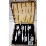 A SET OF 6 DECORATIVE SILVER BOXED TEA SPOONS - SHEFFIELD 1936 BY E.V