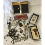 CARTON OF MIXED ITEMS INCL; BROOCHES, BADGES ETC