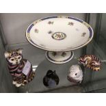 SHELF OF CHINAWARE INCL; 2 CROWN DERBY CATS, MOUSE & GLASS PAINTED DUCK & WEDGWOOD TAZZA - ALL IN